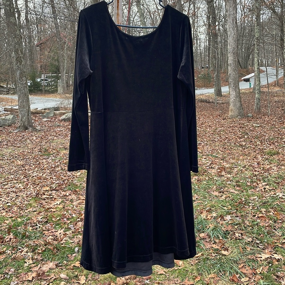 Belly Basics. Flowing velour black dress